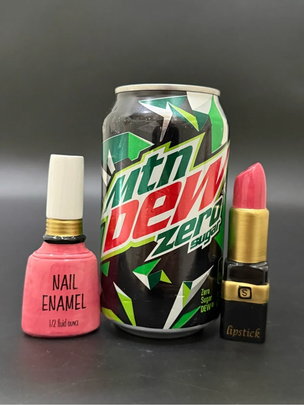 Rare SILVESTRI Ceramic Nail Polish and Lipstick 3.5” Salt and Pepper Shakers Set